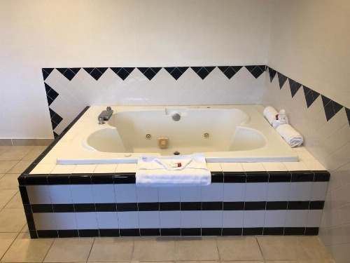 Super 8 by Wyndham The Dalles OR image 29