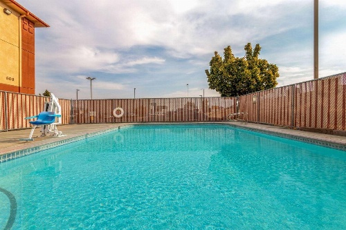 Super 8 by Wyndham The Dalles OR image 3