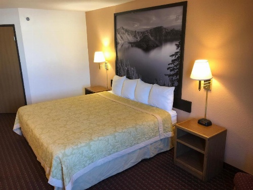 Super 8 by Wyndham The Dalles OR image 37